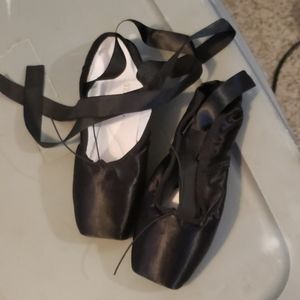 Brand new pointe ballet shoes